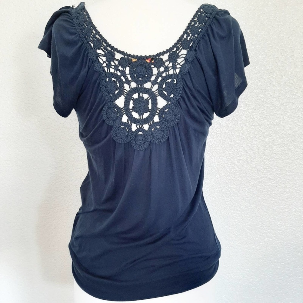 ⭐️5/$20 Forever 21 Basic Blue Top w/Crochet Back Size Small